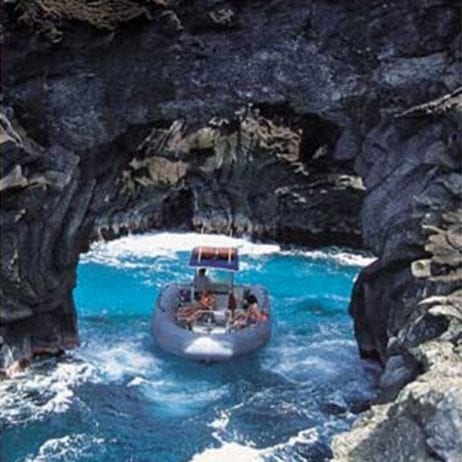 Rafting the coast of Maui