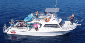 Adventurous scuba divers on the Maui Diamond dive boat