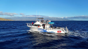 Maui Diamond scuba dive boat returning to Maui